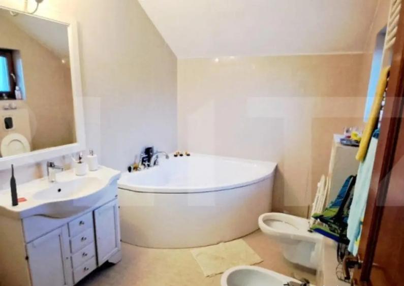 Casa individuala cu 4 camere,200 mp, teren 365 mp,cartier E - 5