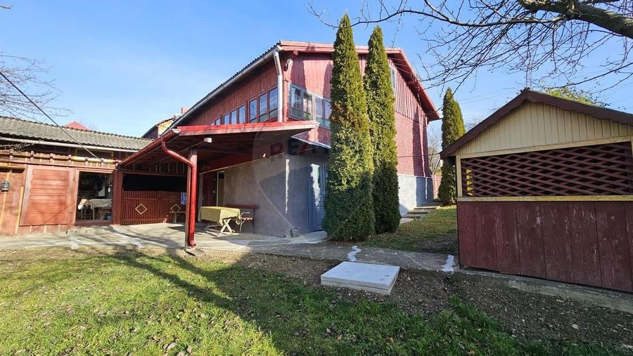 Casă / Vilă cu 3 camere de vânzare-Cacica-Suceava - 1