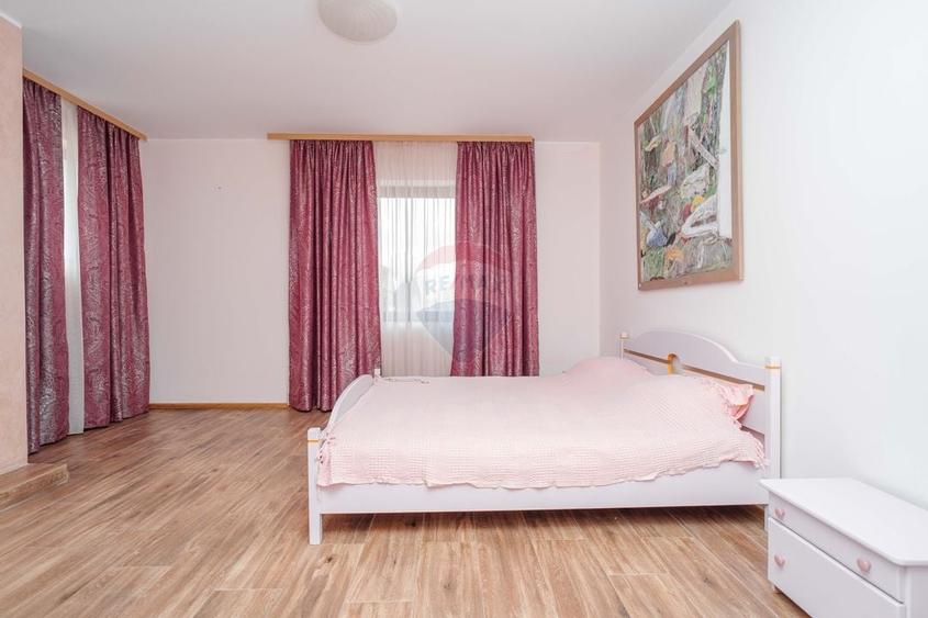 Casă / Vilă cu 10 camere, de vânzare. Todireni, Botoșani. - 29