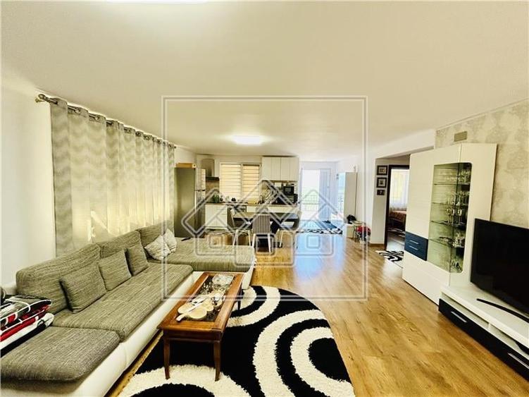 Casa individuala in Sura Mare cu 2 garaje, 2 terase si teren de 493 mp - 1