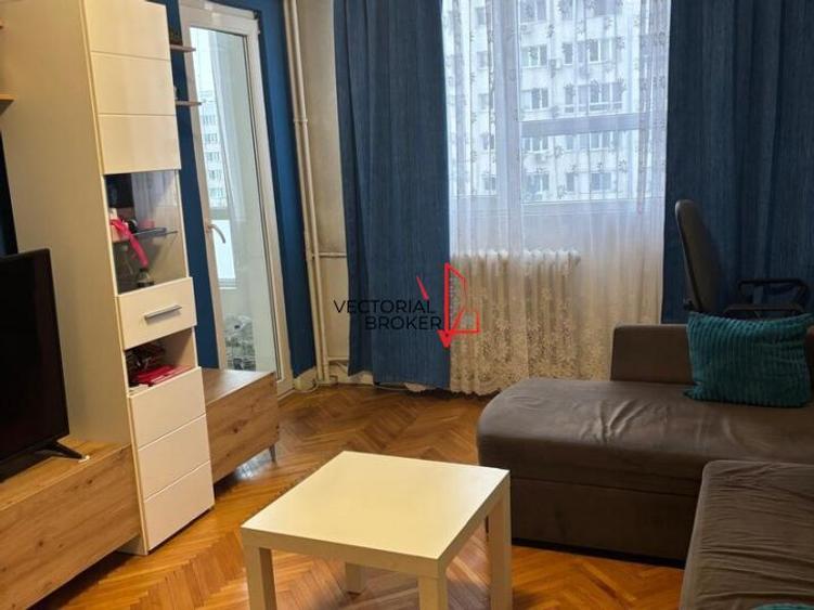 Apartament cu 3 camere semidecomandat în Dristor