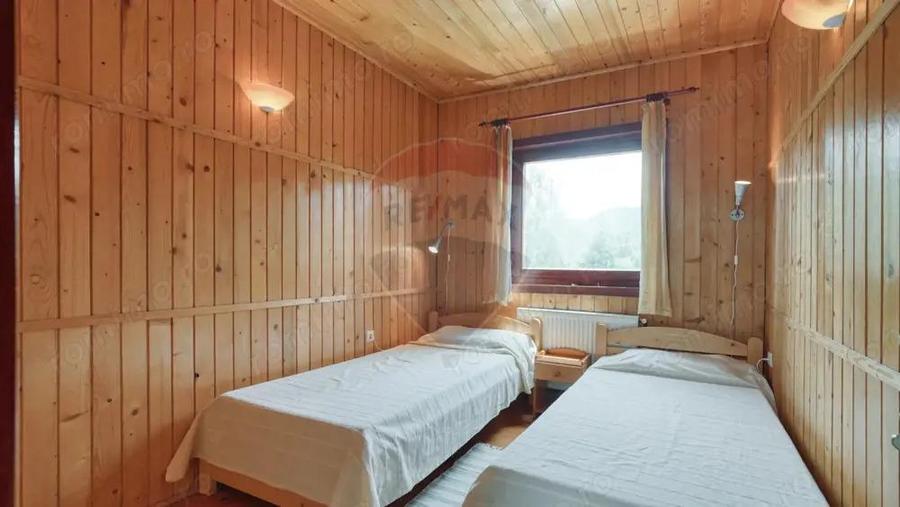 Casa / Vila de vacan?a ideala in satul Drumul Carului, zona Moieciu - 1