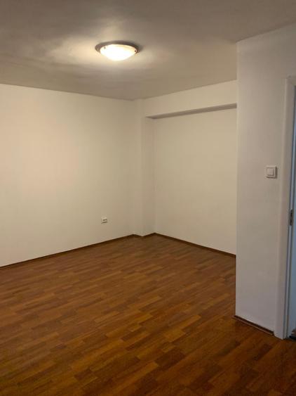 Vanzare 3 Camere Mall Vitan, Încălzire în pardoseală, Lângă Grădiniță și Școli - 5