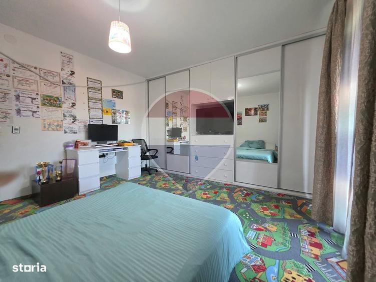 Casă cu 4 camere cu Teren 689 Mp în Central