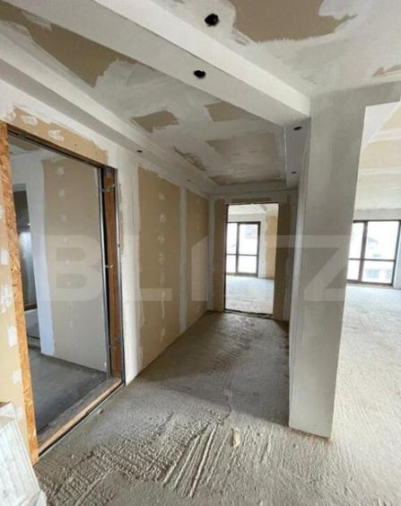 Apartament cu destinatii multiple, semifinisat, 227 mp, zona - 13