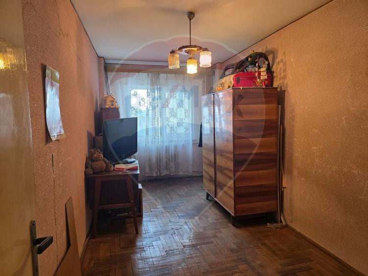 Apartament cu 3 camere decomandat de vanzare, zona Orizont - 4