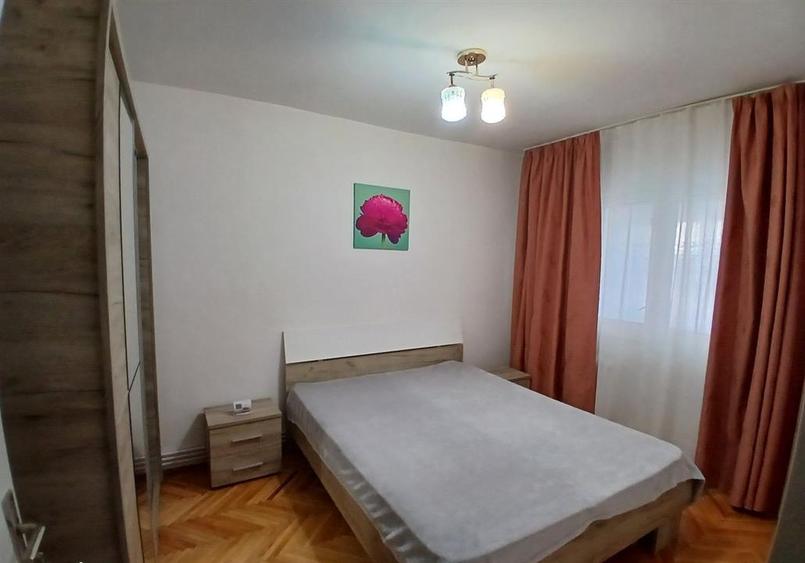 Apartament decomandat cu  camere in zona Strand - 4