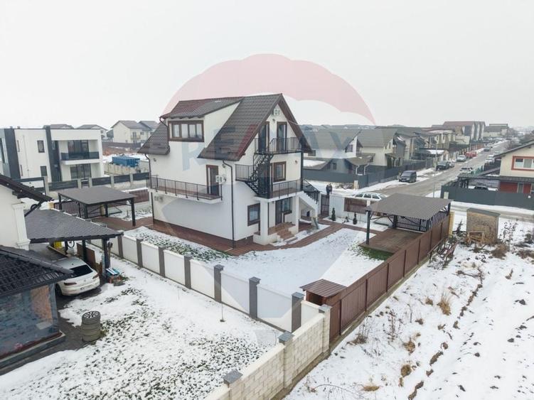 Casa cu 9 camere, teren 501 mp,  Harman! - 2