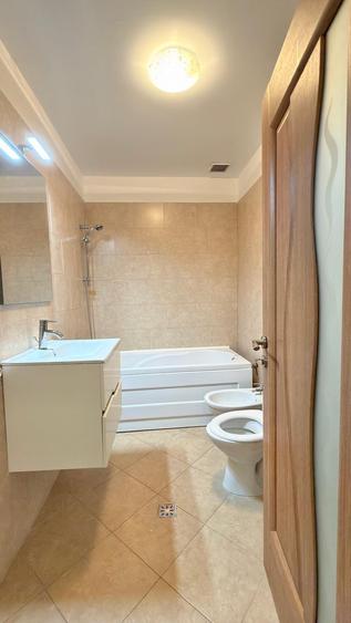 Apartament cu 3 camere semidecomandat în Dâmbovița