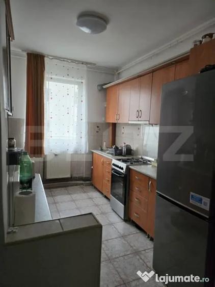 Apartament cu 3 camere decomandat în Soarelui