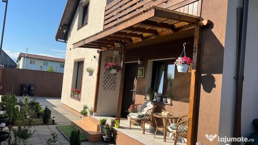 Casă cu 5 camere în Stupini