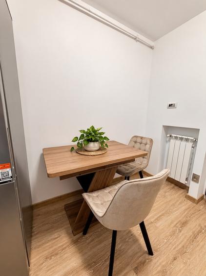 Apartament cu 3 camere în Apărătorii Patriei