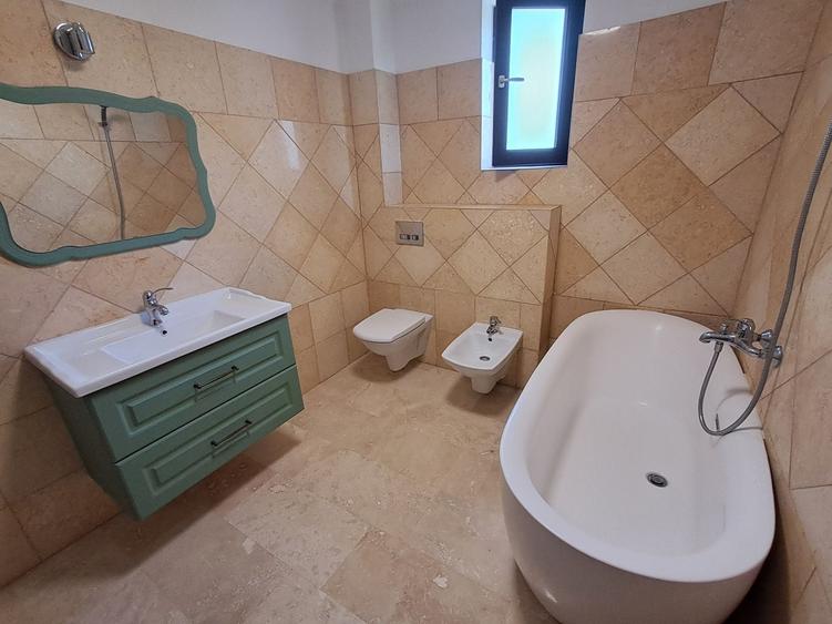 Casă cu 4 camere în Albești