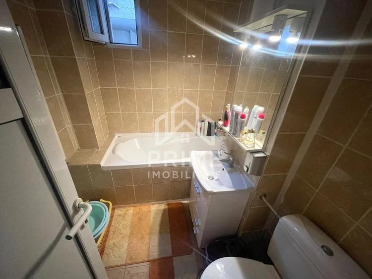 Apartament cu 4 camere decomandat în Cetate