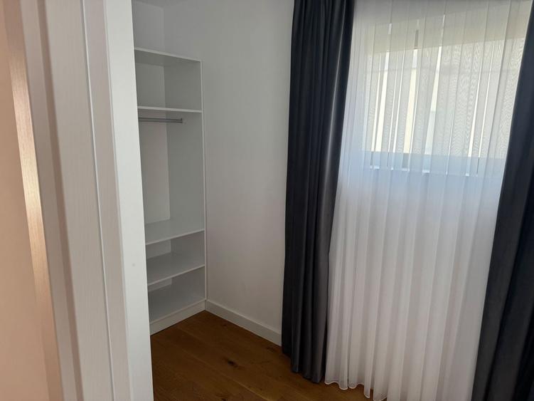 Casă individuală cu 8 camere cu Canalizare în Pipera