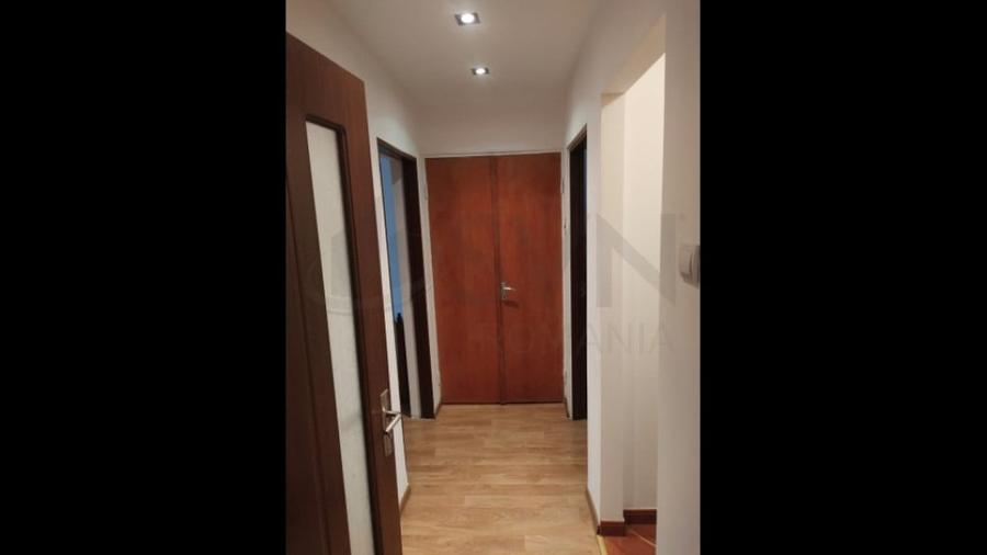 Apartament cu 3 camere semidecomandat în Timișoara