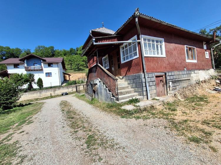 Casă cu 4 camere în Central