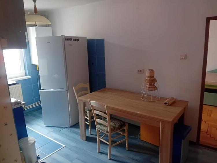 Apartament cu 2 camere decomandat în Precista