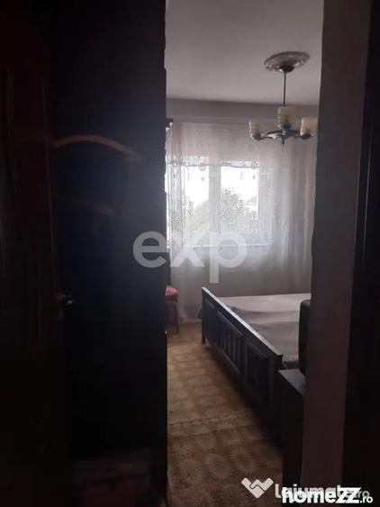 Apartament cu 4 camere decomandat în Prundu