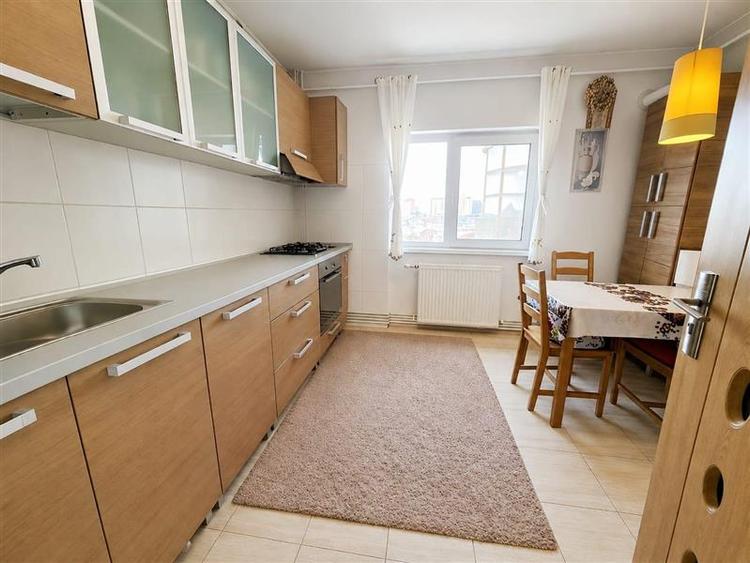 Apartament cu 3 camere decomandat, mobilat în Cantacuzino