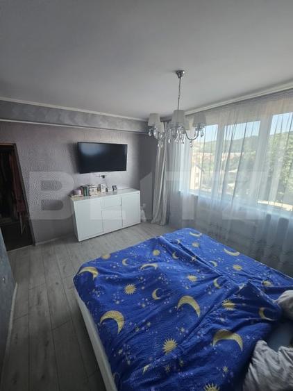 Apartament cu 3 camere semidecomandat, mobilat în Florești
