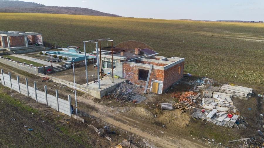 Teren agricol extravilan de 13500 mp, în Voinești