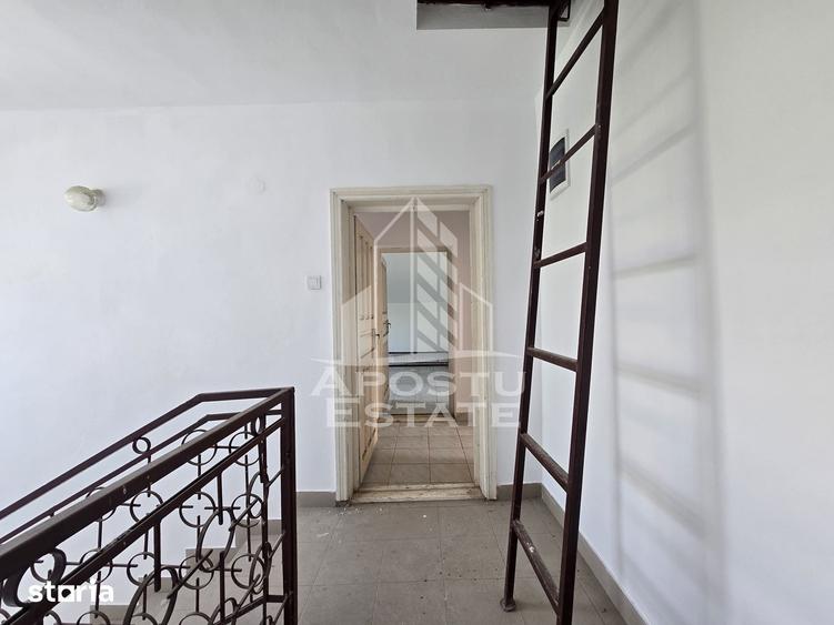 Casă cu 8 camere cu Teren 1140 Mp în Central