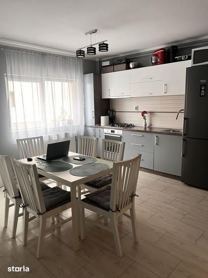 Apartament cu 2 camere decomandat, mobilat în Bună Ziua