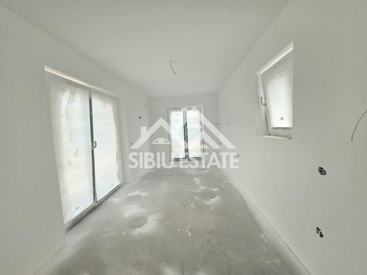 Duplex cu 4 camere cu Canalizare în Exterior Nord