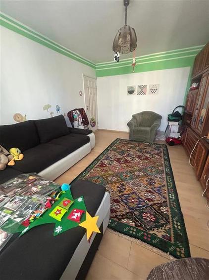Apartament cu 3 camere decomandat în Dacia