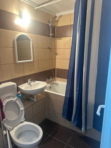 Apartament cu 3 camere decomandat în Exterior Vest