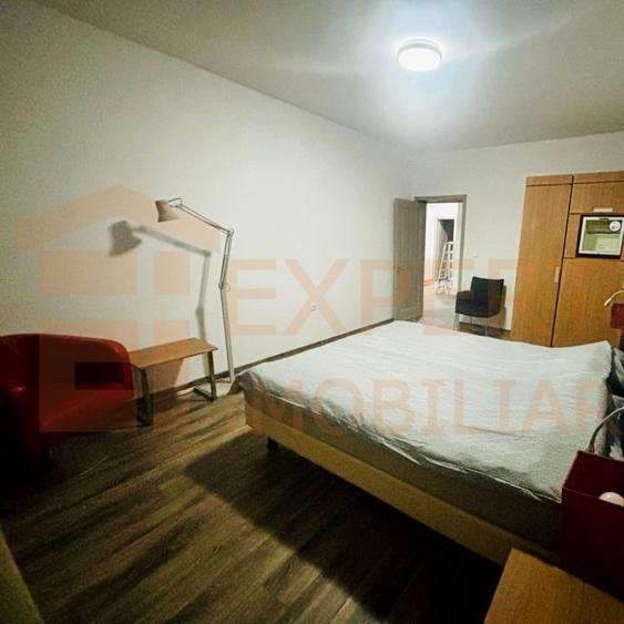 Casă individuală cu 5 camere cu Canalizare în Ovidiu