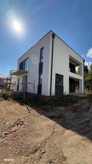 Casă cu 4 camere decomandat cu Teren 400 Mp în Sava