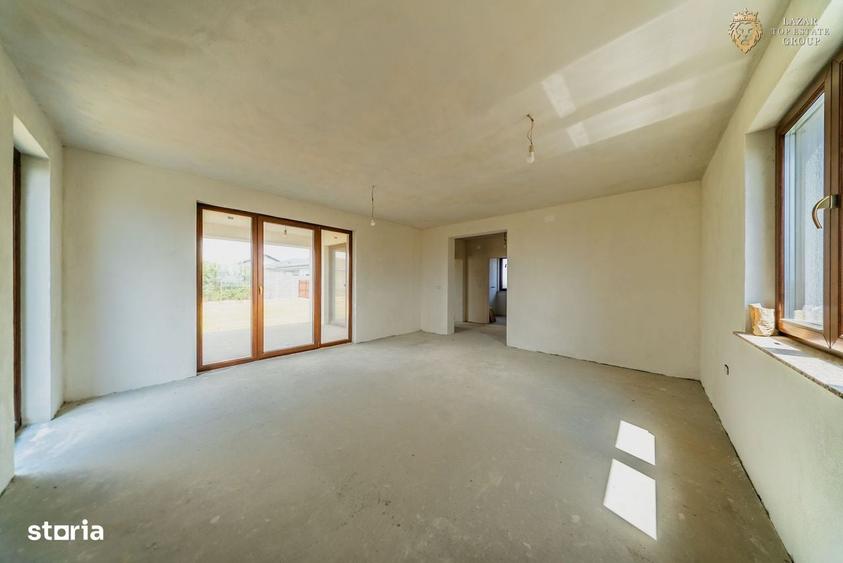 Casă cu 3 camere cu Teren 300 Mp în Livada