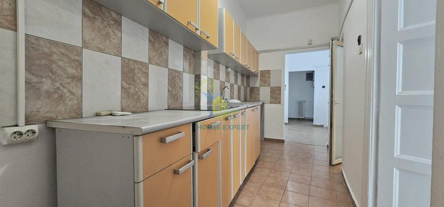 Apartament cu 4 camere semidecomandat în Foișorul de Foc