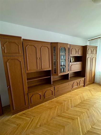 Apartament cu 3 camere decomandat, mobilat în Mircea cel Bătrân