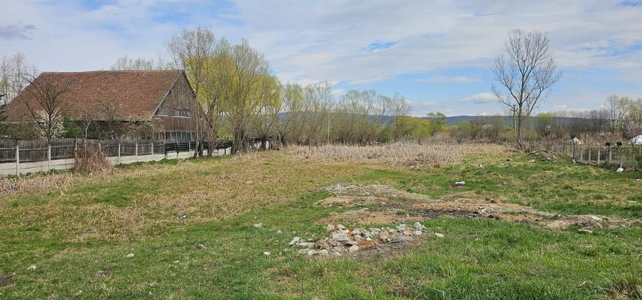 Teren Rotbav  str. Ștefan cel Mare – 3668 mp, intravilan cu deschidere la lac. - 7