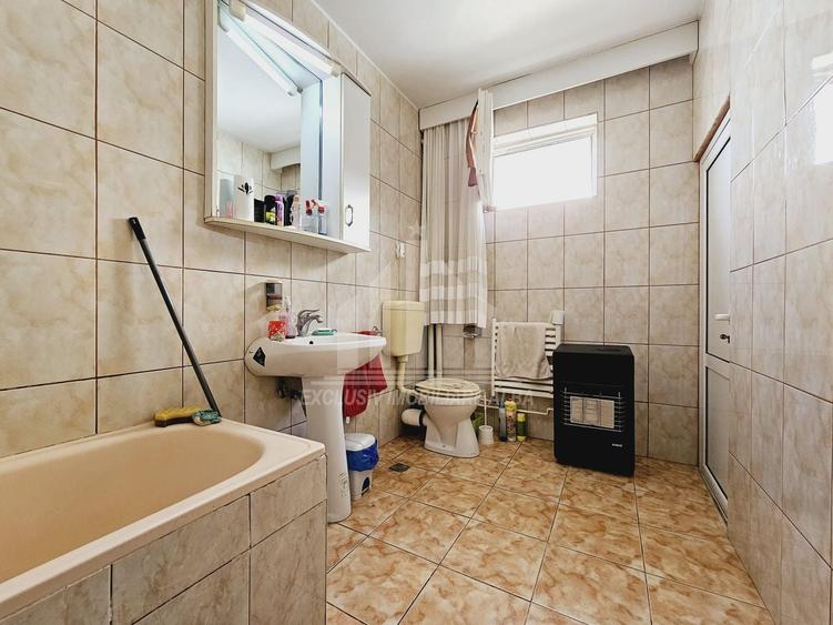 Casa individuala | 350 mp | 791 mp teren | Toate utilitatile | Cetate - 12