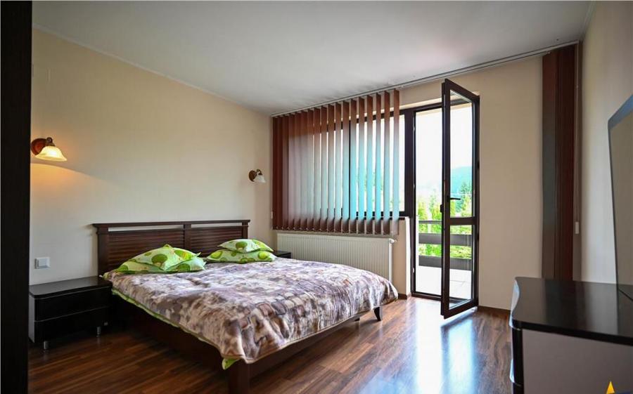 FILM!Resedinta cu farmec montan, domeniu de 1.700 mp,cadru s - 2