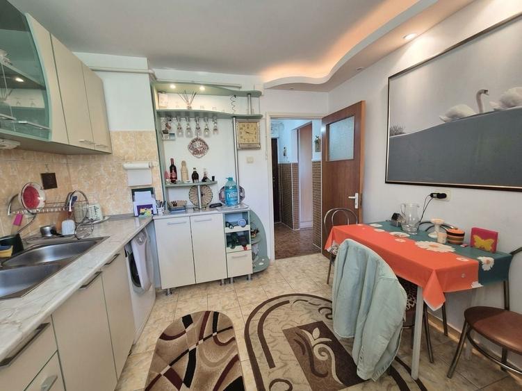 Apartament cu 2 camere decomandat, mobilat în Berceni