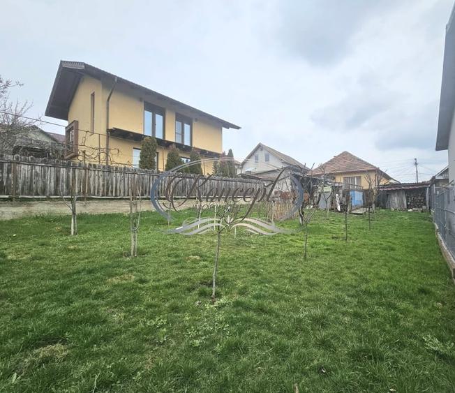 Casa solida cu teren drept si pozitie retrasa - 8