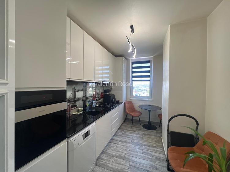 Apartament deosebit cu 2 camere, decomandat, utilat si mobilat + loc de parcare