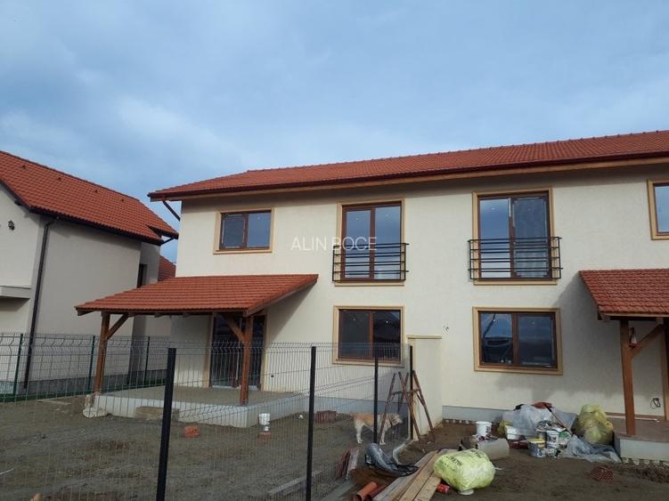 Casă cu 4 camere în Moșnița Nouă Casă cu 4 camere în Moșnița Nouă