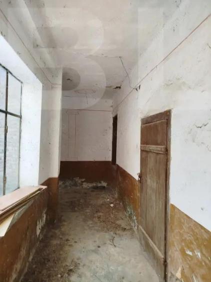 Vand casa ce necesita revonare la Zgribesti nr 100 strada Principala 1 hectar - 9