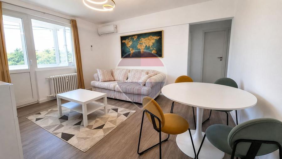 Apartament cu 3 camere semidecomandat, mobilat în Ștefan cel Mare