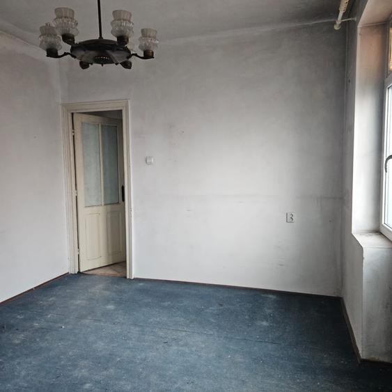 Apartament cu 2 camere situat pe Str Toamnei într-un imobil tip vilă, la etj 1/2 - 2