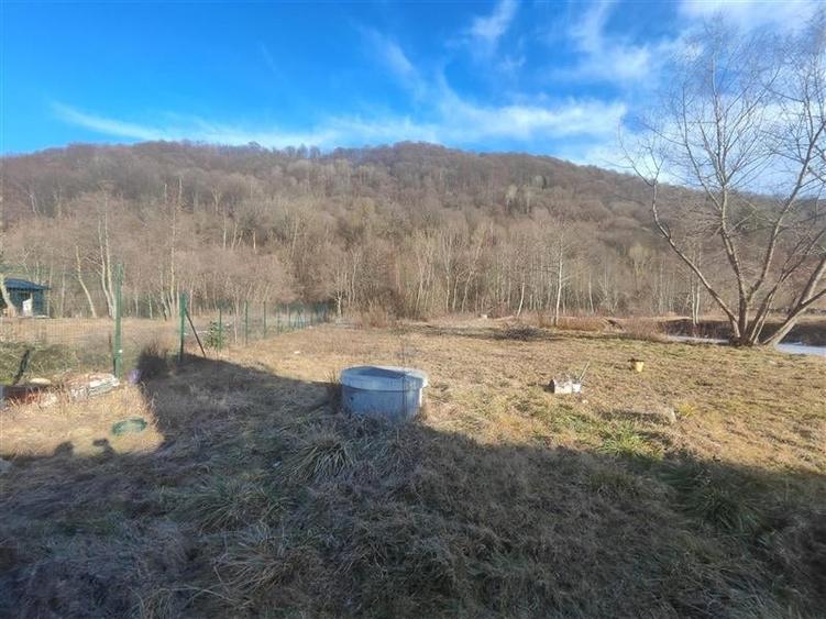 Exclusivitate! Teren 1000mp , drum privat cu acces la rau si padure, Glajarie, R - 4