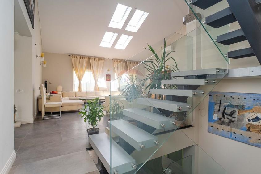 Casă / Vilă cu 10 camere, de vânzare. Todireni, Botoșani. - 19