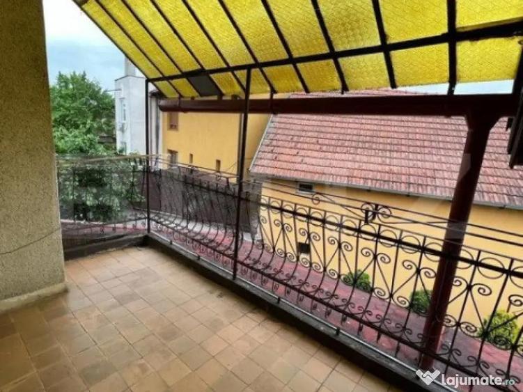 Casa 274 mp, teren 443 mp, zona centru LIVADA, pretabila si - 8