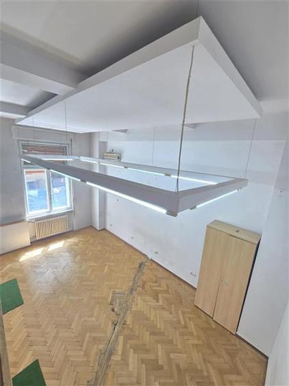 Birou boutique pe doua niveluri cu loft din sticla - Sala Palatului - 4